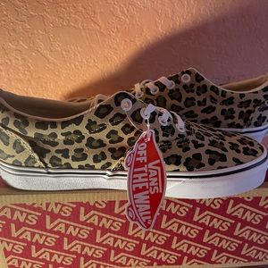 NWT Leapord Vans womens size 7.5